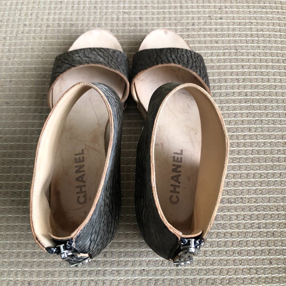Chanel Women's Gray/Black Animal Print Leather Wedge Sandals. - Picture 6 of 13